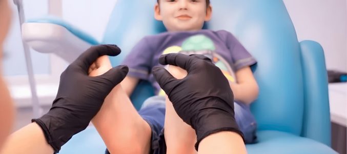 Дитячий подолог: які проблеми вирішує та коли вести дитину на прийом